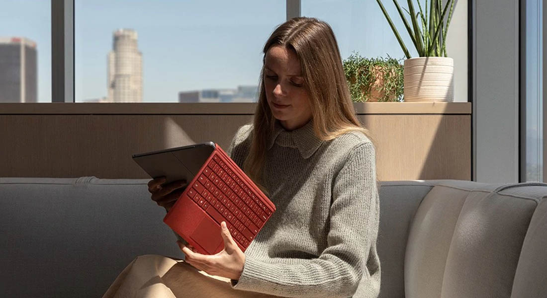 купить Signature Type Cover Poppy Red